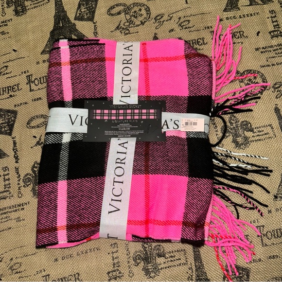 Victoria'S Secret Black Hot Pink Signature Plaid Heart Patch Scarf One Size - Picture 7 of 10
